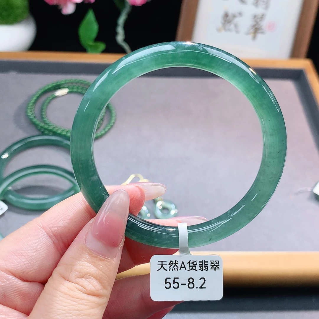 未镶嵌手镯（圆镯）翡翠