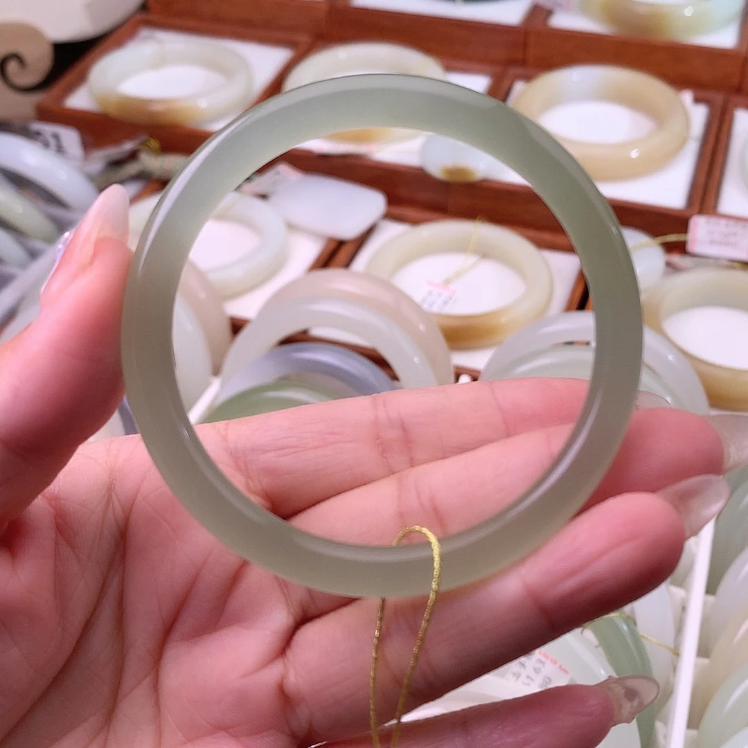 和田玉手镯未镶嵌53.6