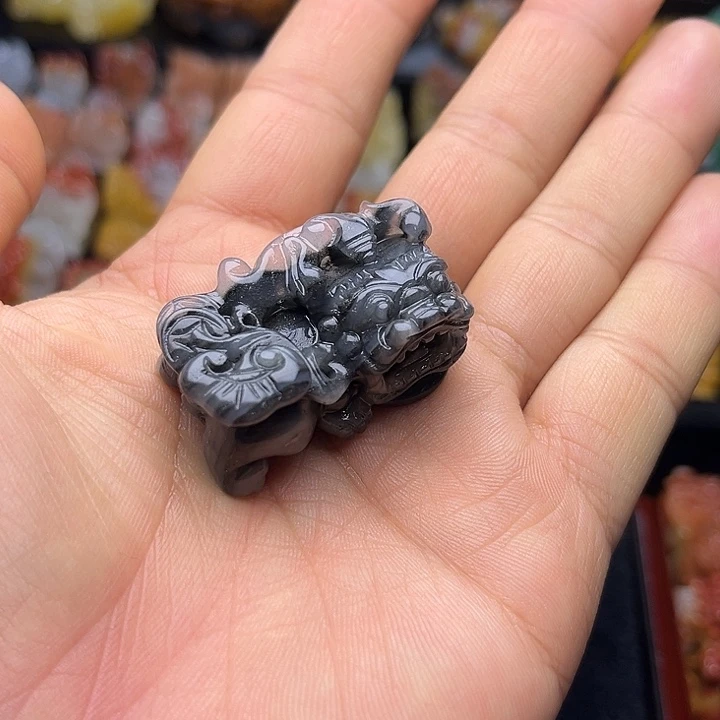 石英质玉（黄龙玉）颈饰未镶嵌怕****鼠