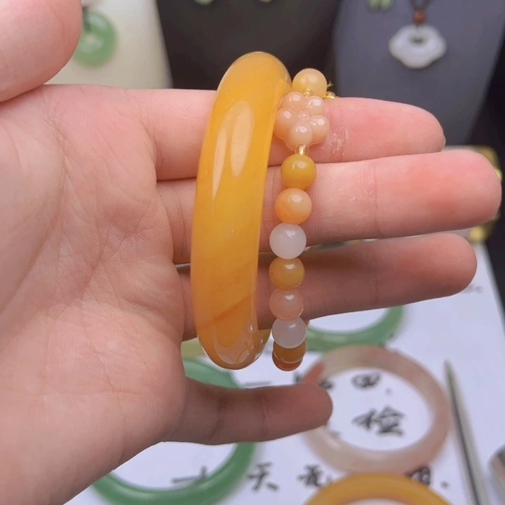 石英质玉手镯未镶嵌58