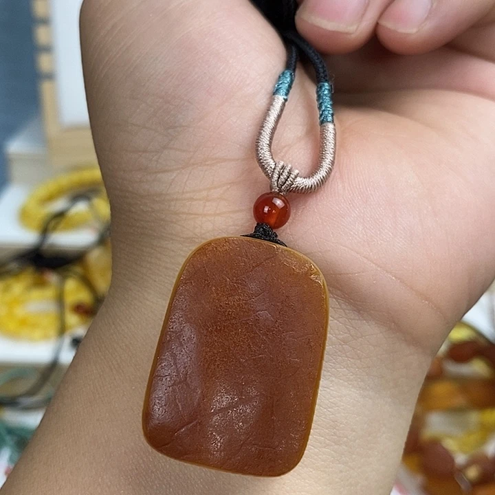 未镶嵌颈饰蜜蜡吊坠1