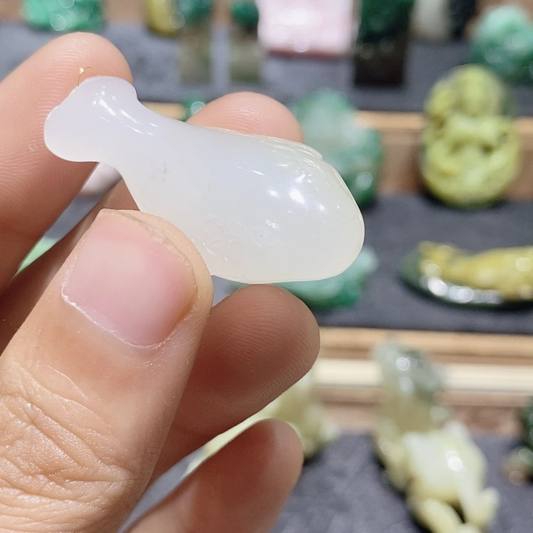 独山玉未镶嵌吊坠
