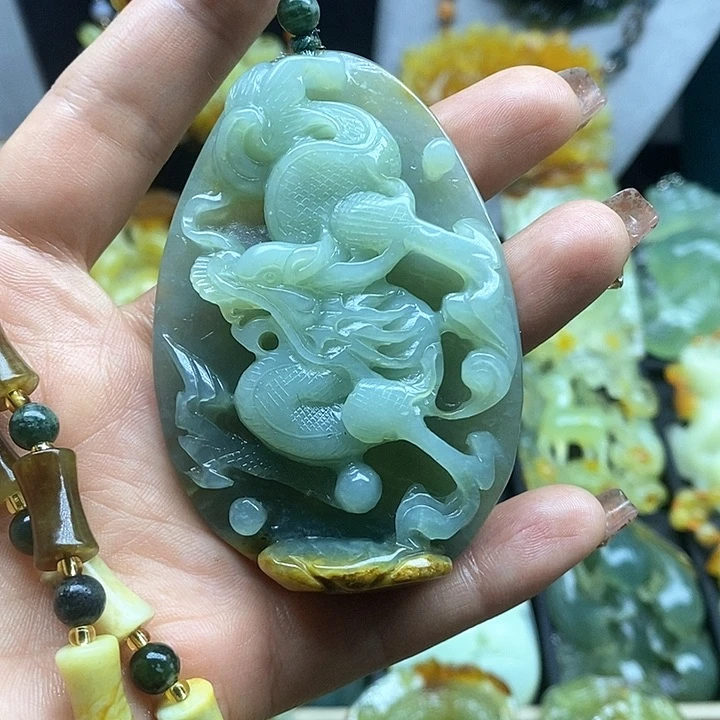 蛇纹石玉挂件未镶嵌