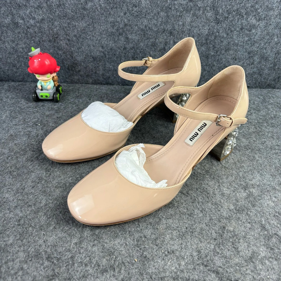 95新 MIU MIU/缪缪 钻跟奶茶色粗跟鞋 36.5码 YLP1856