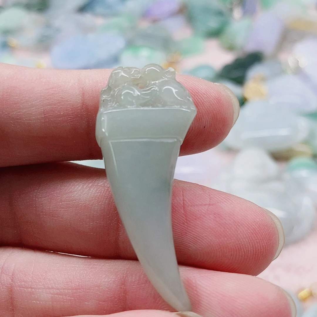 颈饰未镶嵌翡翠天然