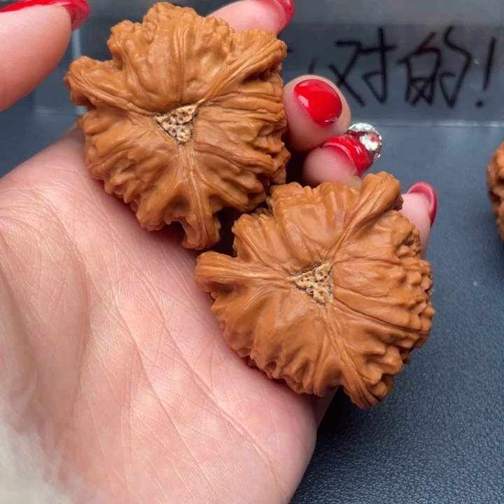 長***_文玩核桃吊坠白狮子