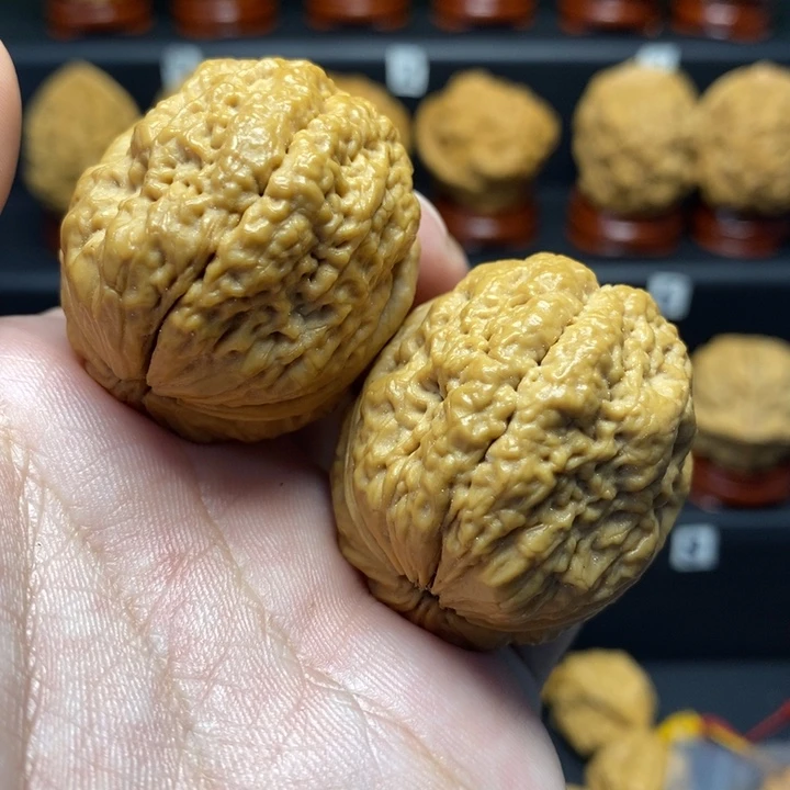 文玩核桃把件38鱼籽金蟾