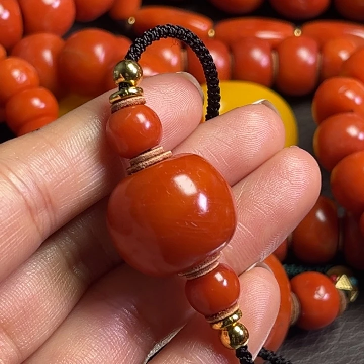 颈饰琉璃平**福琉璃…………….