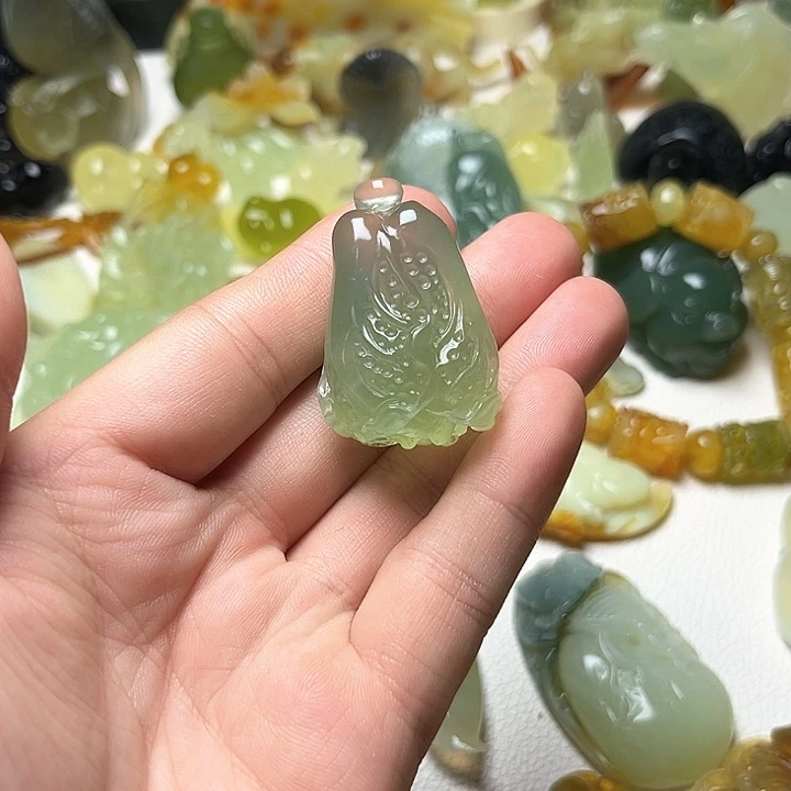 未镶嵌蛇纹石玉颈饰