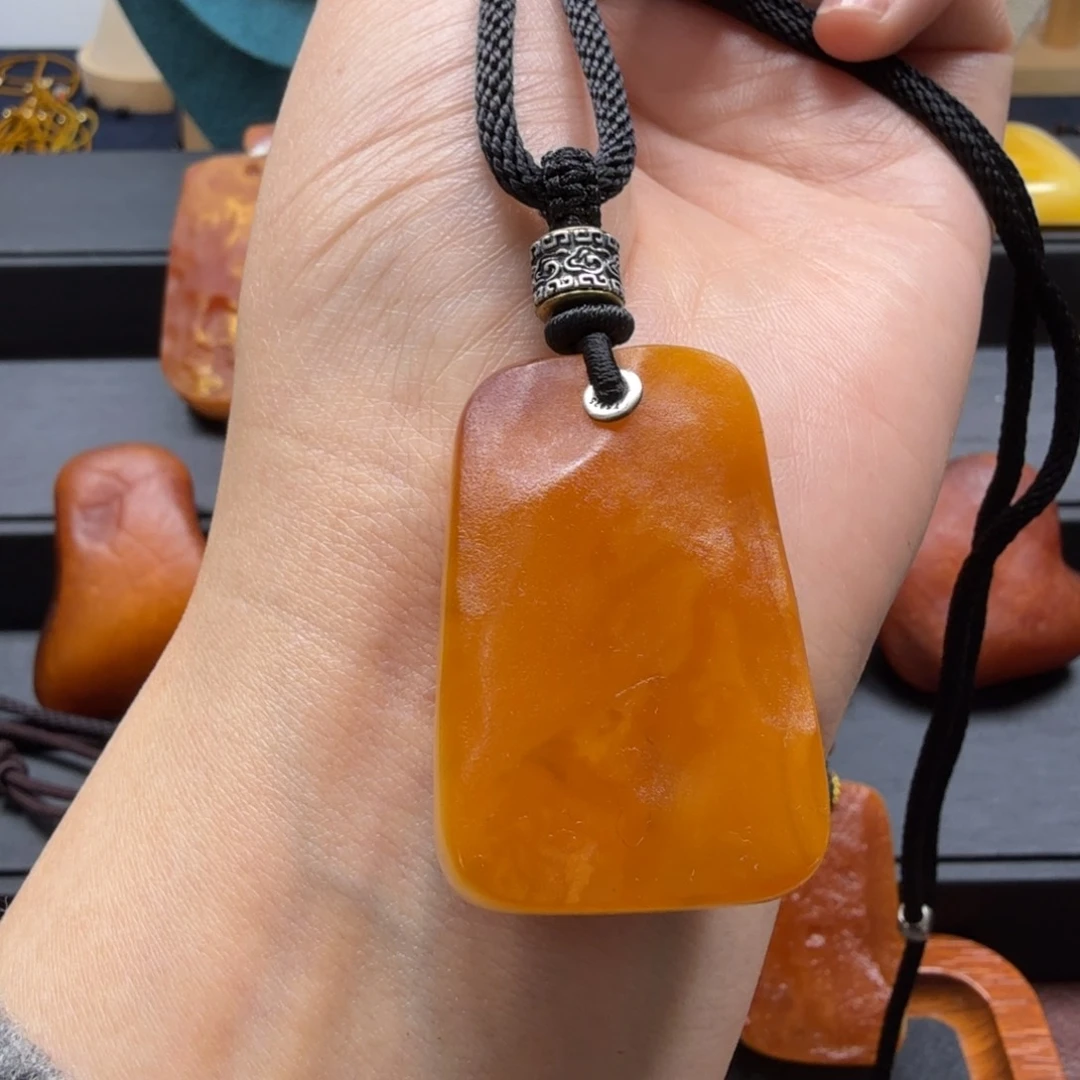 琥珀吊坠(赠链)未镶嵌