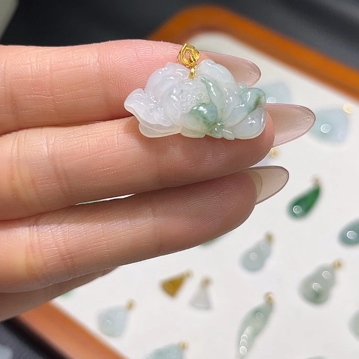 翡翠18K金镶嵌颈饰