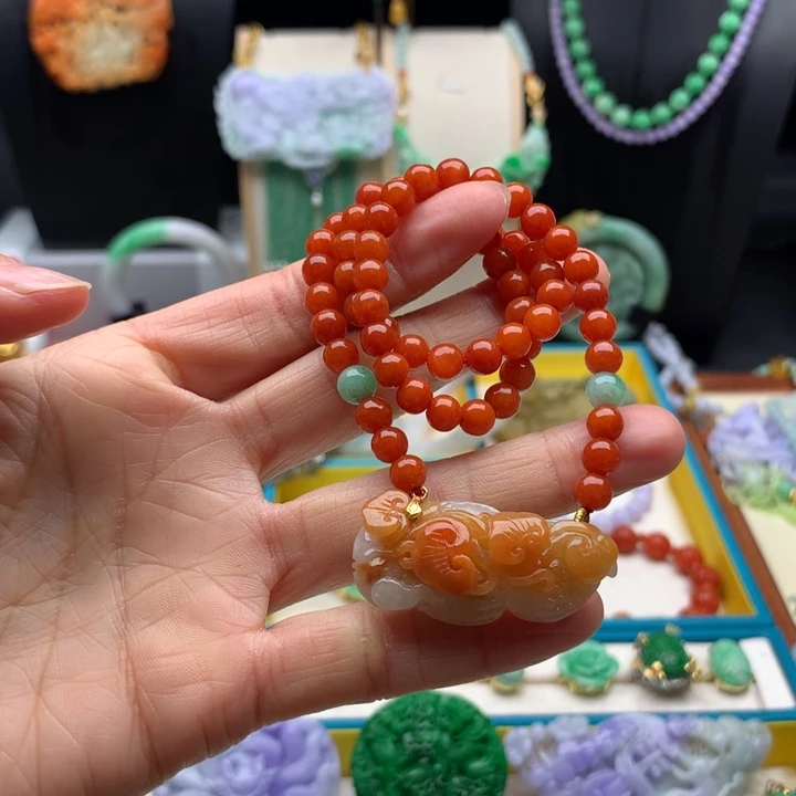 翡翠颈饰未镶嵌花生