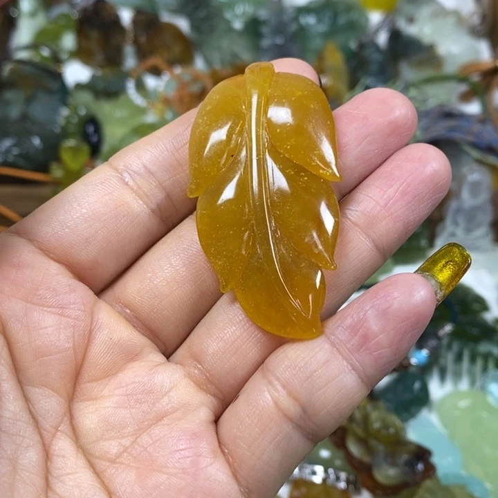 未镶嵌蛇纹石玉吊坠