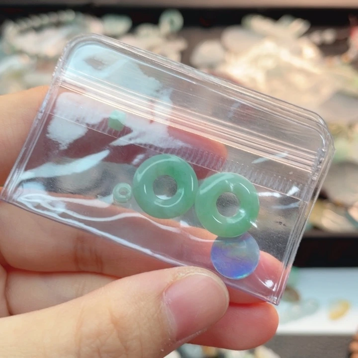 翡翠未镶嵌颈饰A货翡翠不退不换