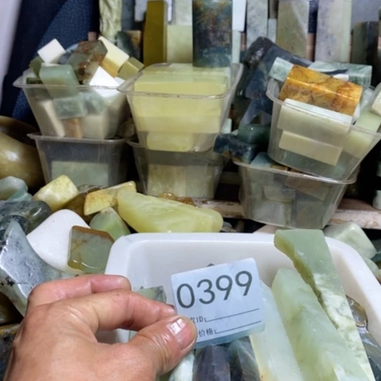 【闪购商品】未镶嵌蛇纹石玉珠宝玉器知*