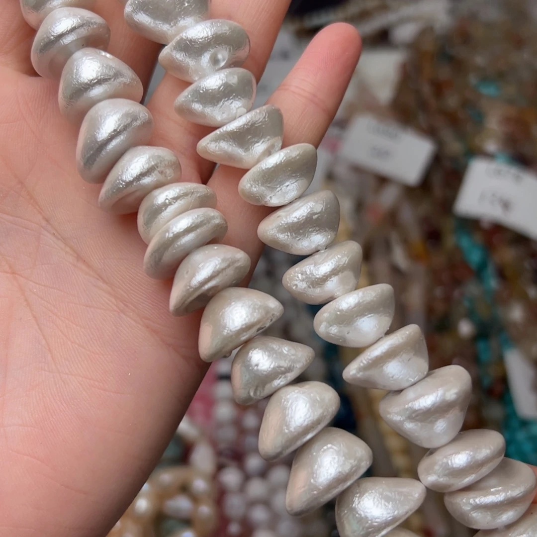 玛瑙/玉髓合金珠宝半成品L695。15-16mm贝珠三角随形一条