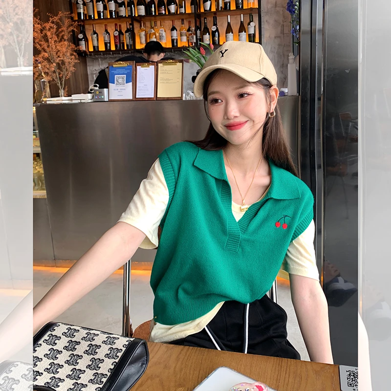 【小樱桃】新款时尚刺绣设计Polo领羊毛马甲女减龄上衣 MH221030
