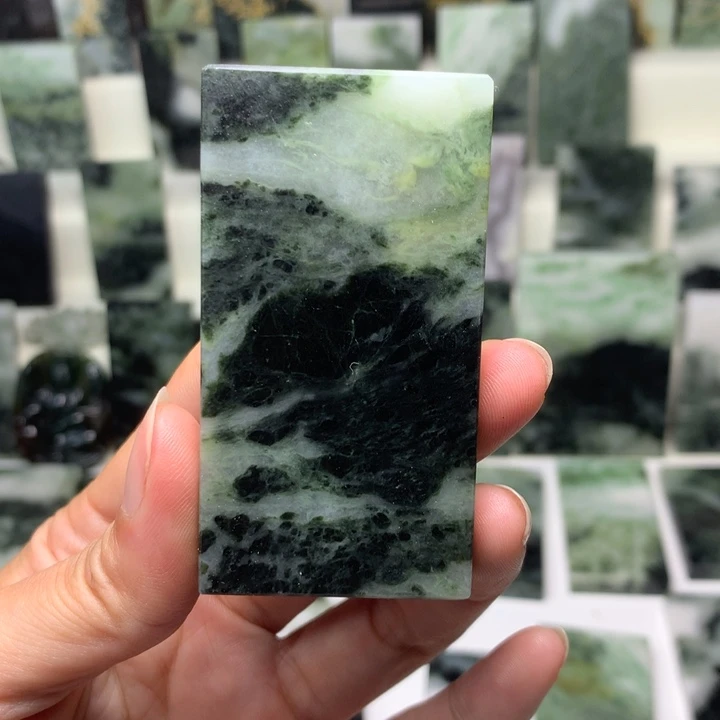 独山玉颈饰未镶嵌