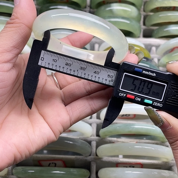 蛇纹石玉未镶嵌手镯7