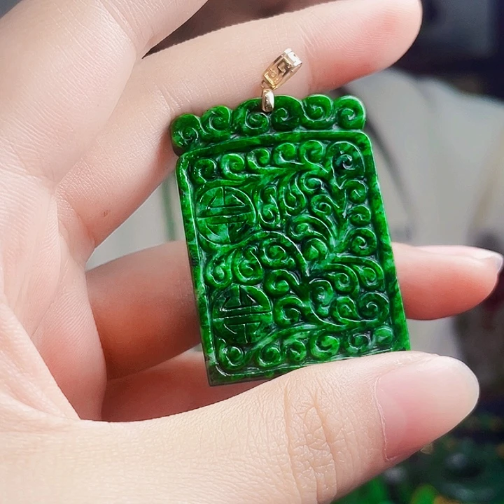 翡翠18K金镶嵌颈饰多样性