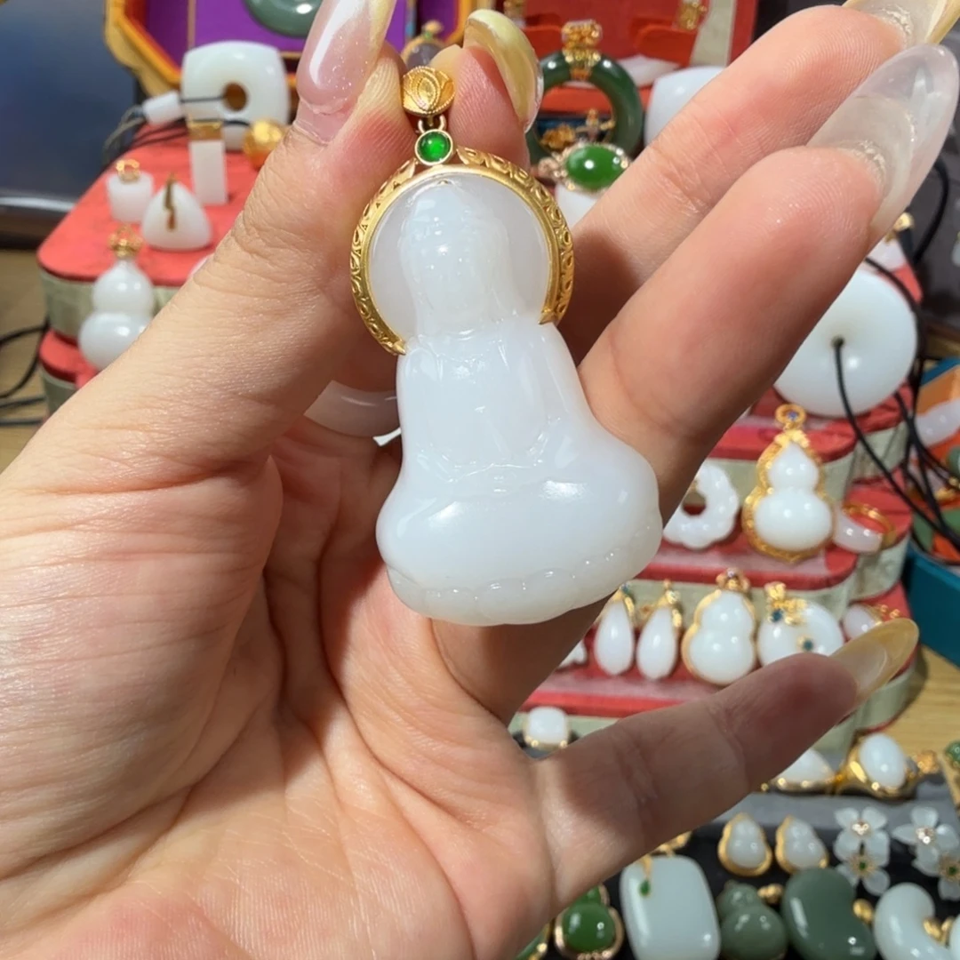 颈饰18K金镶嵌和田玉