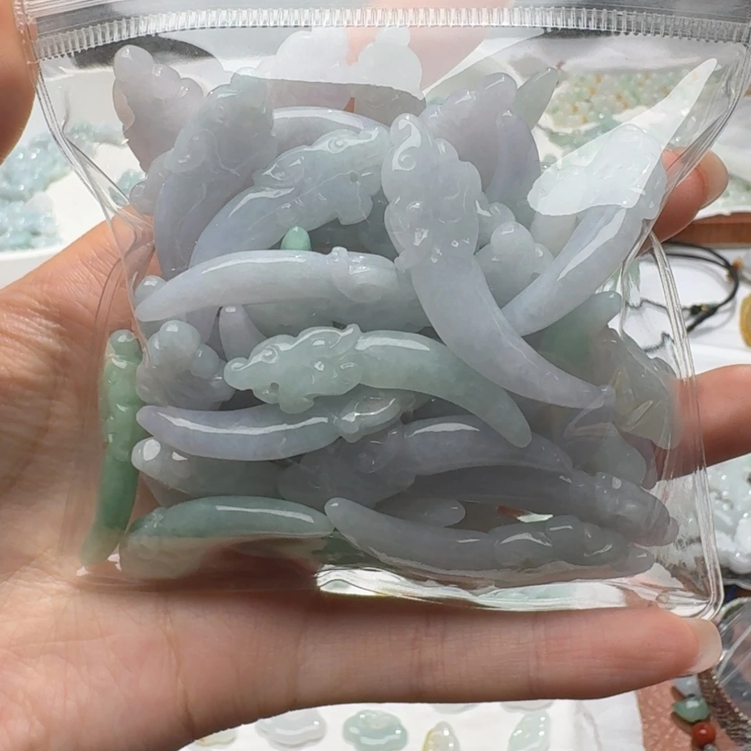 未镶嵌挂件翡翠福利1个，不包邮，拍邮费发货