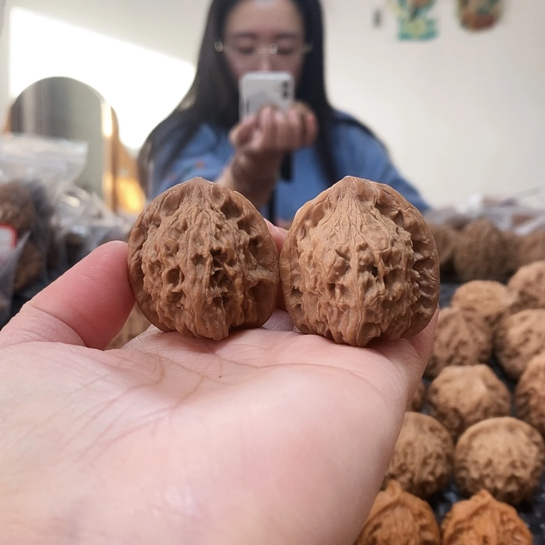 桃核吊坠红狮子35