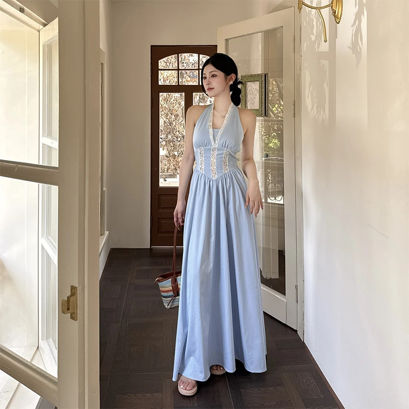法式镂空蕾丝拼接蓝色挂脖连衣裙2025夏季新款收腰显瘦A字长裙