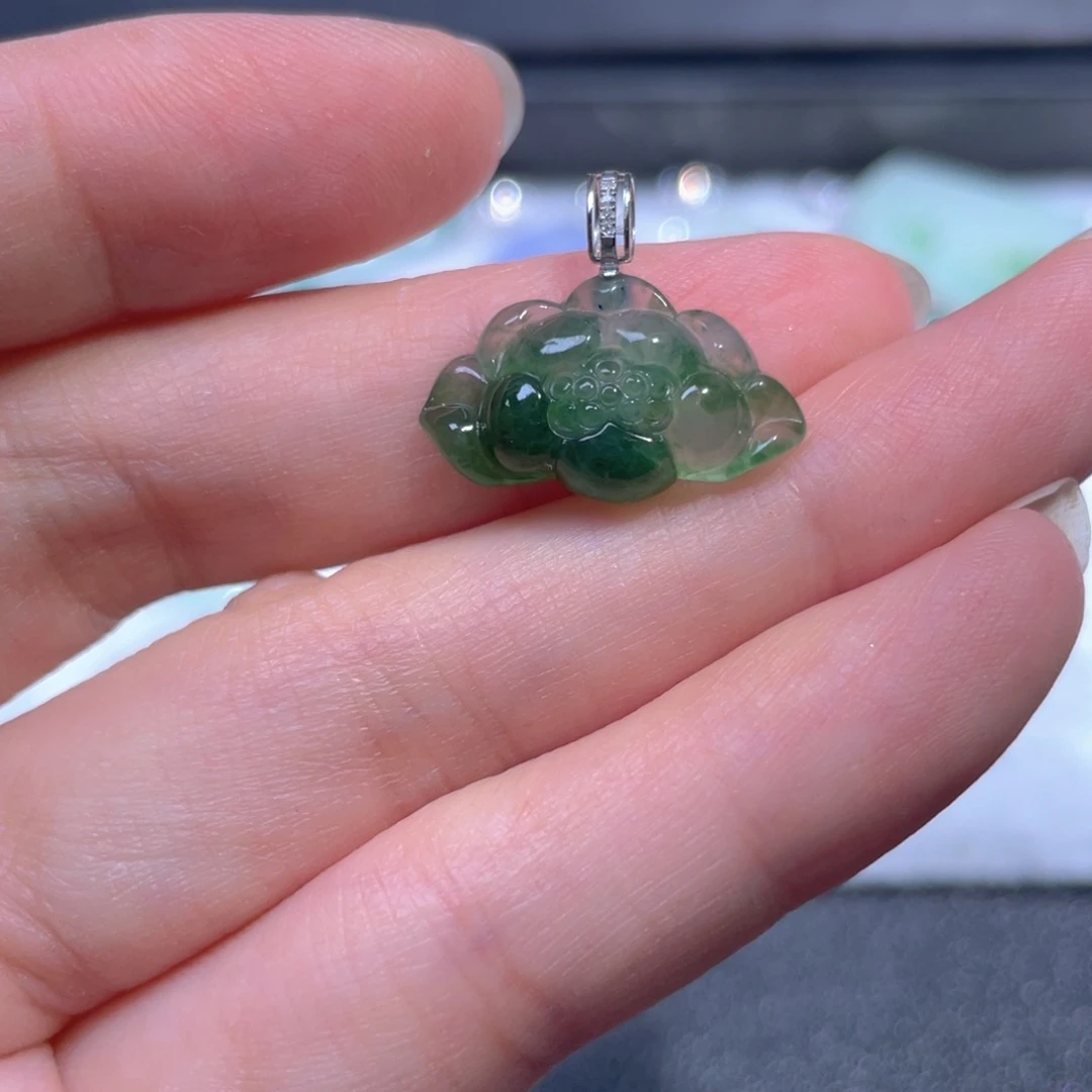 翡翠18K金镶嵌颈饰翡翠