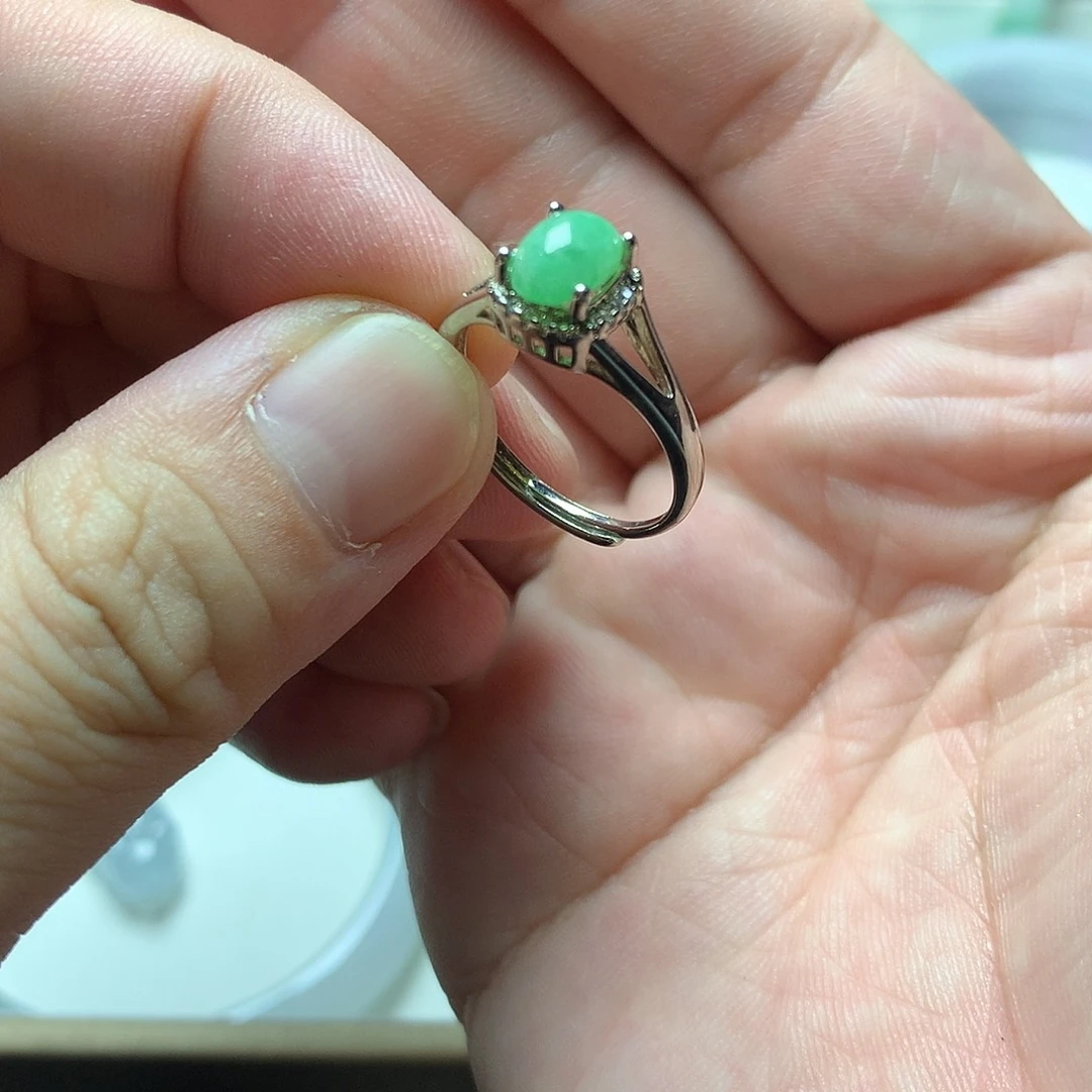 颈饰未镶嵌翡翠蛋面