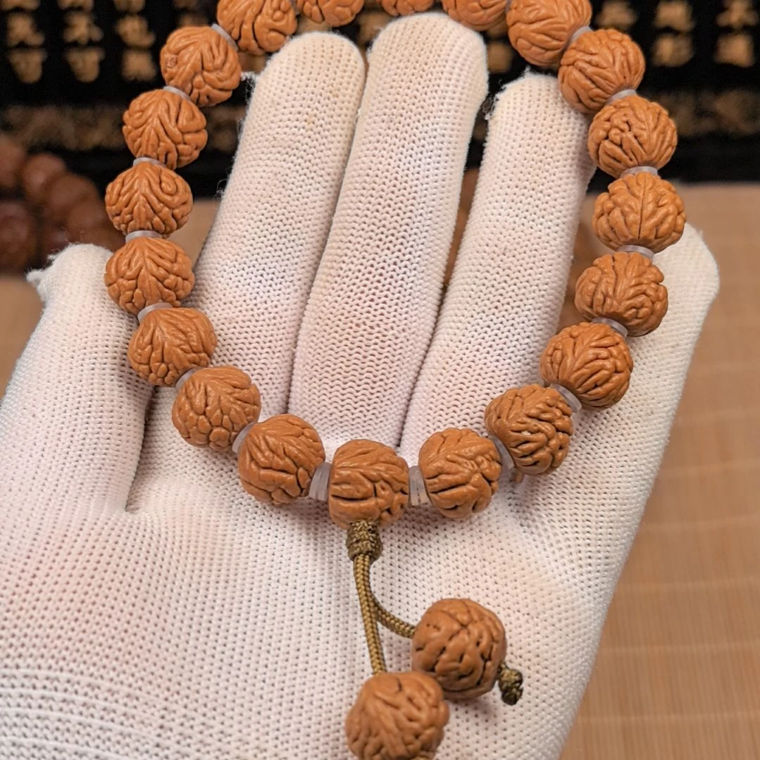 桃核吊坠豹子头手持