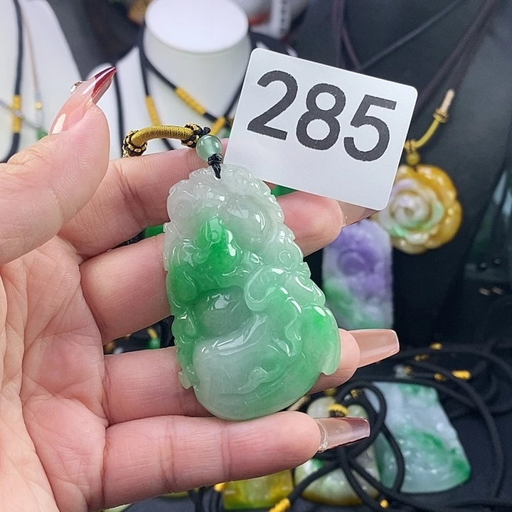 翡翠未镶嵌吊坠(赠链)