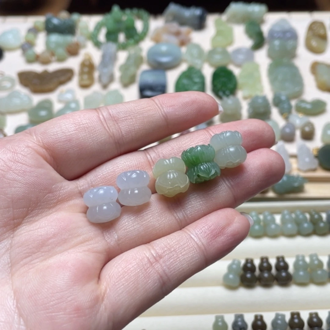 和田玉未镶嵌吊坠(不含链)一个