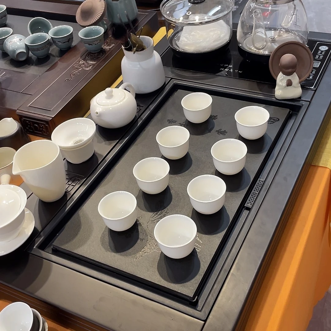 龙凤等几派代表的题词中均