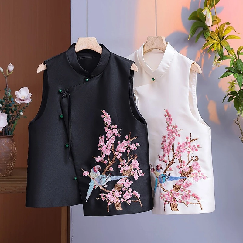 轻奢国风白色斜襟马甲女时尚初春新品中式立领侧襟重工刺绣马夹女