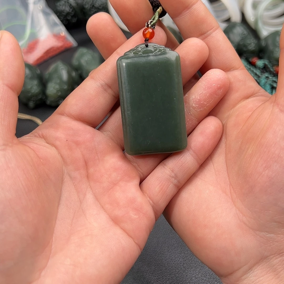 减***家和田玉未镶嵌颈饰