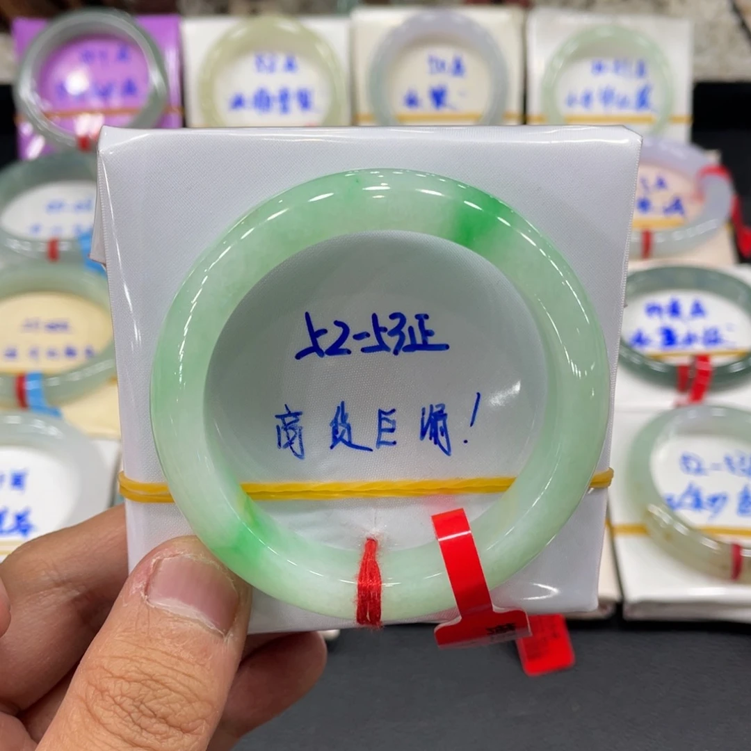 翡翠手镯未镶嵌缅甸翡翠