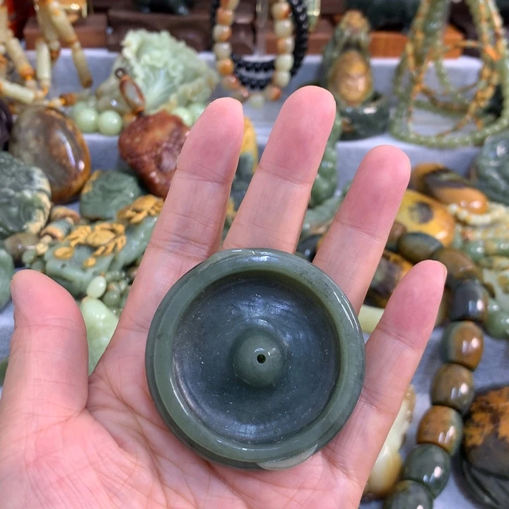 你***生岫岩老玉（透闪石质玉）未镶嵌把件