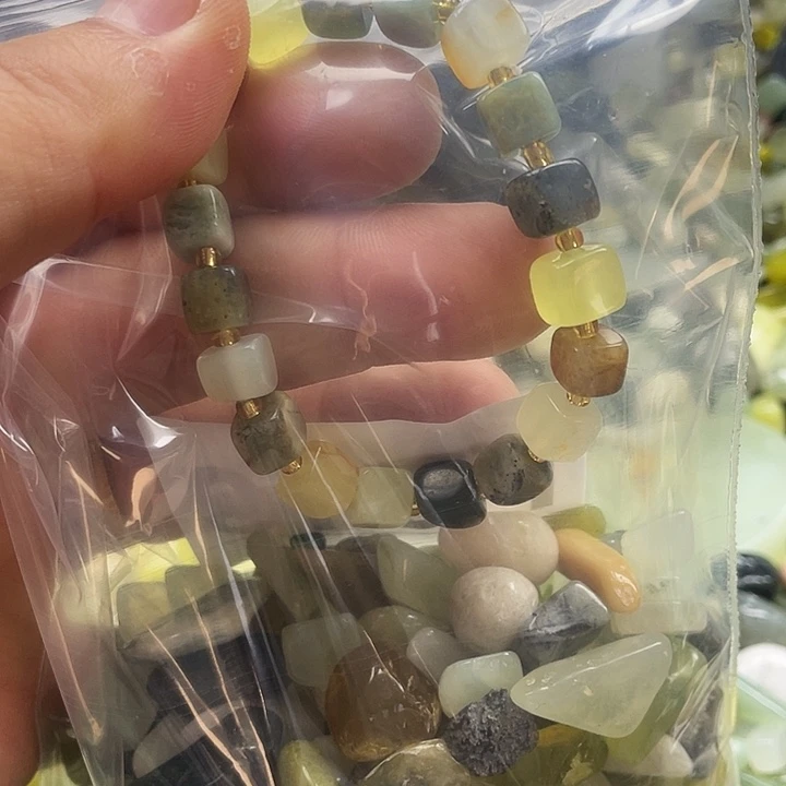 蛇纹石玉未镶嵌珠宝奇石