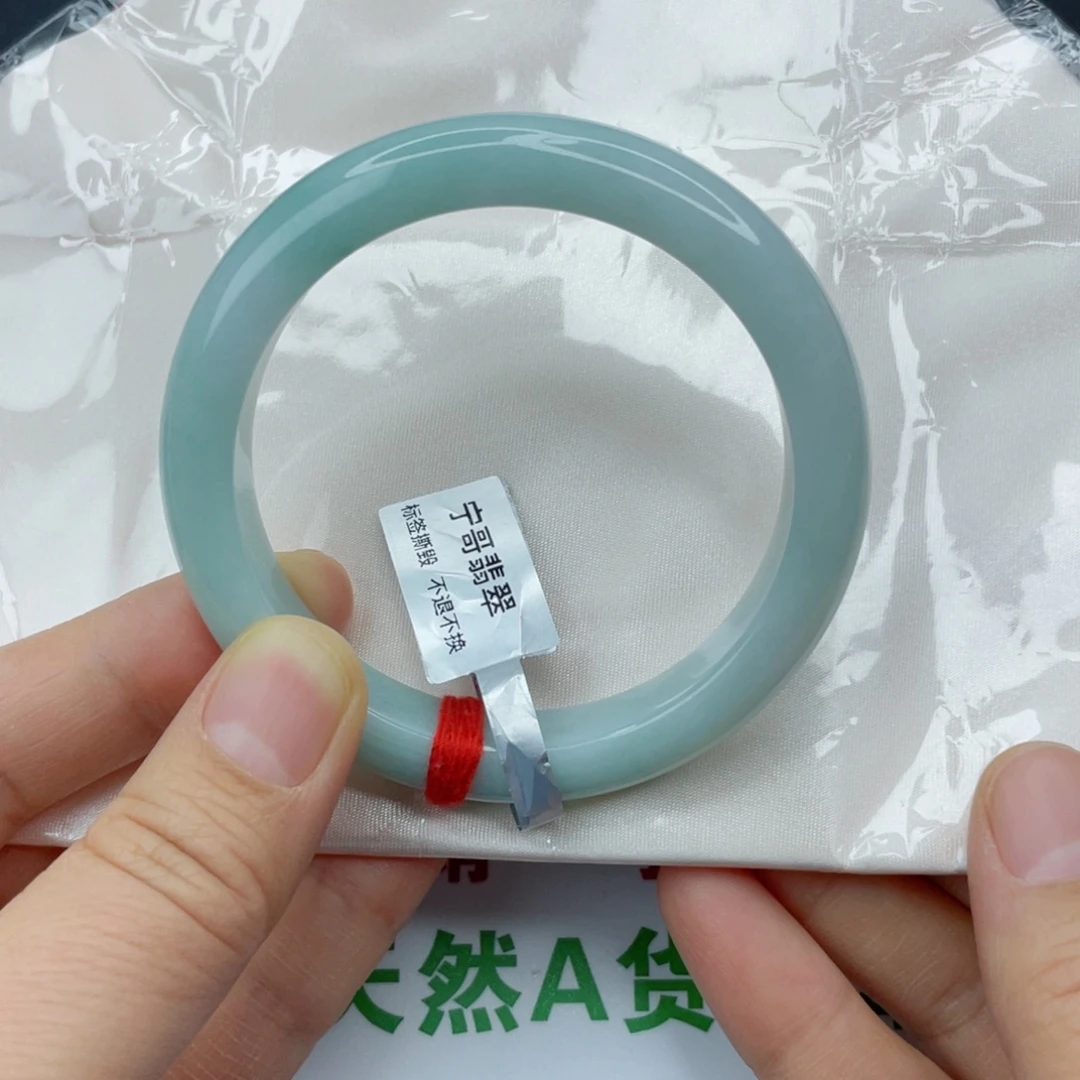 翡翠未镶嵌手镯果绿