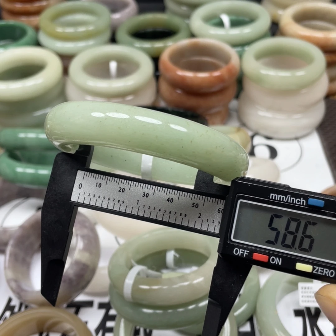 未镶嵌手镯石英质玉