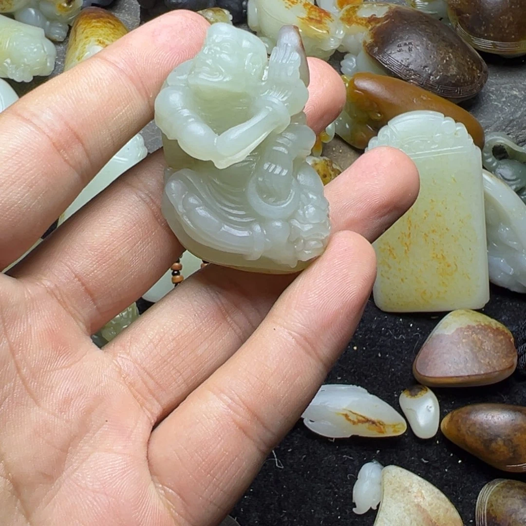 和田玉（糖玉）未镶嵌挂件