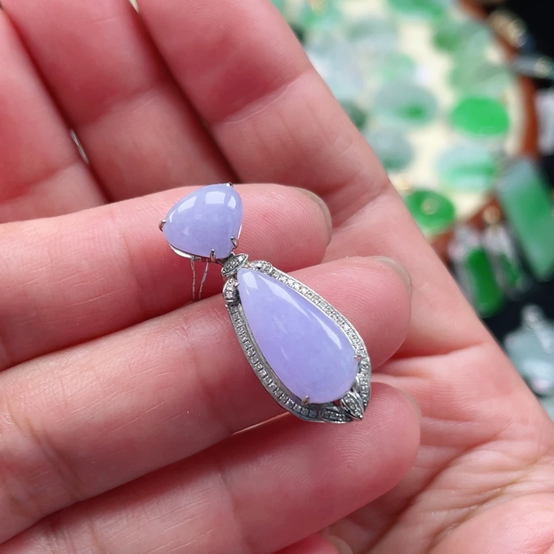 颈饰18K金镶嵌翡翠水滴