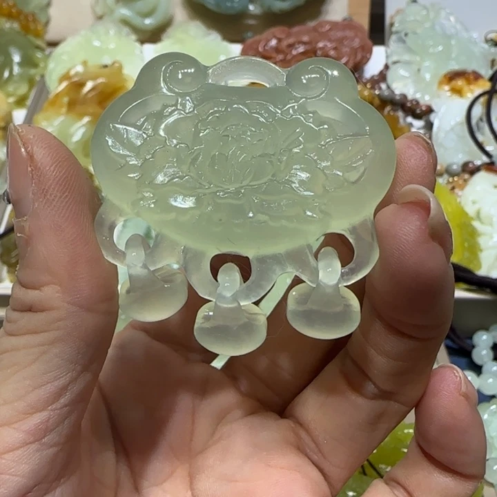 蛇纹石玉吊坠未镶嵌