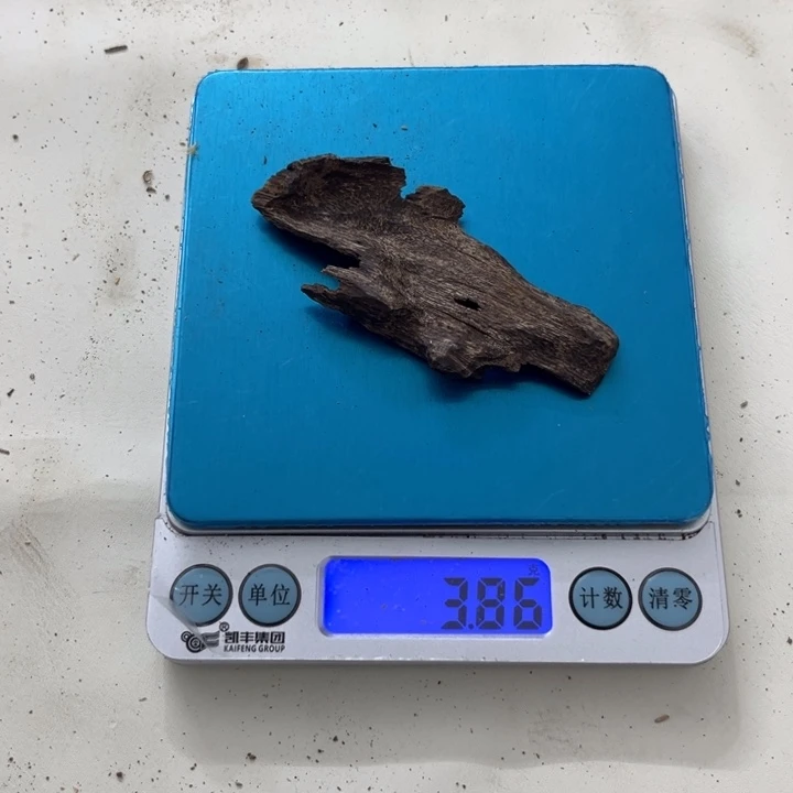 沉香沉香木制品海南沉香包头块料3.8克