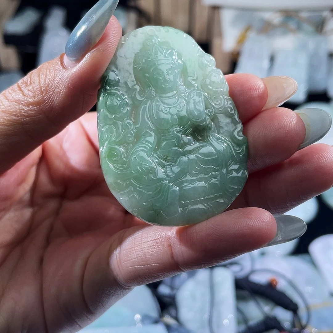 翡翠未镶嵌颈饰观音