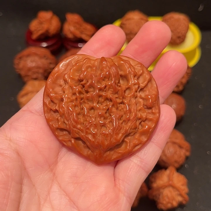 文玩核桃把件桃心