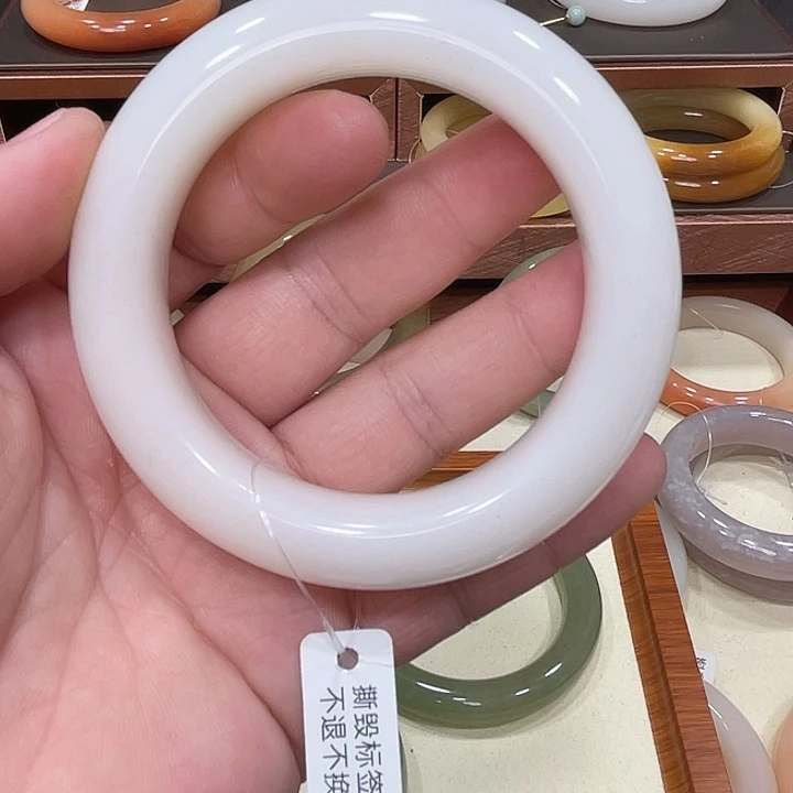 石英质玉（佘太翠）手镯未镶嵌红*
