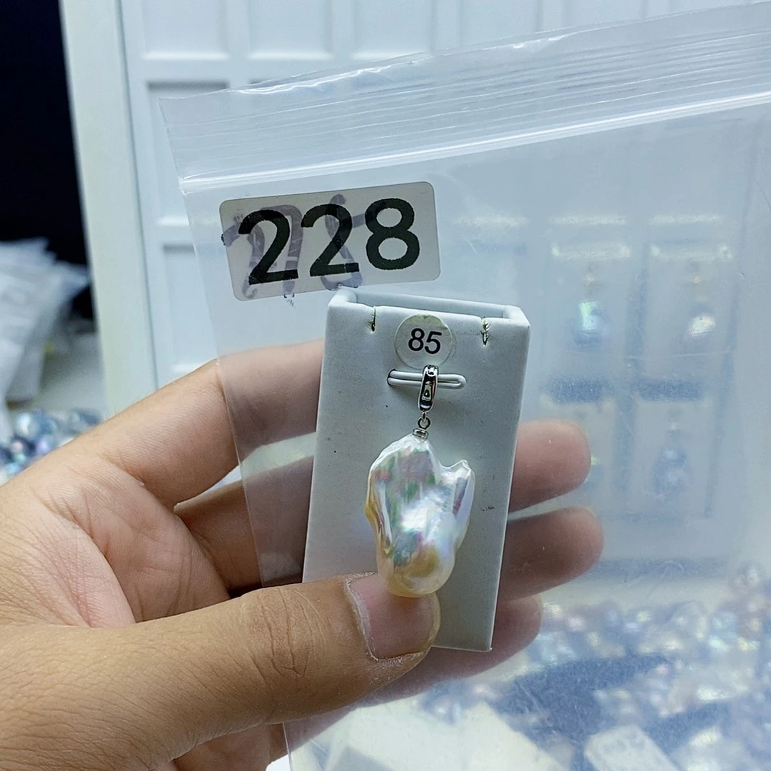 淡水珍珠合金颈饰