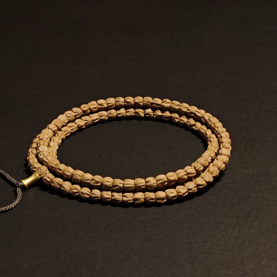 M1811【方块顺】热振柏香籽  红油皮  尺寸5.5+